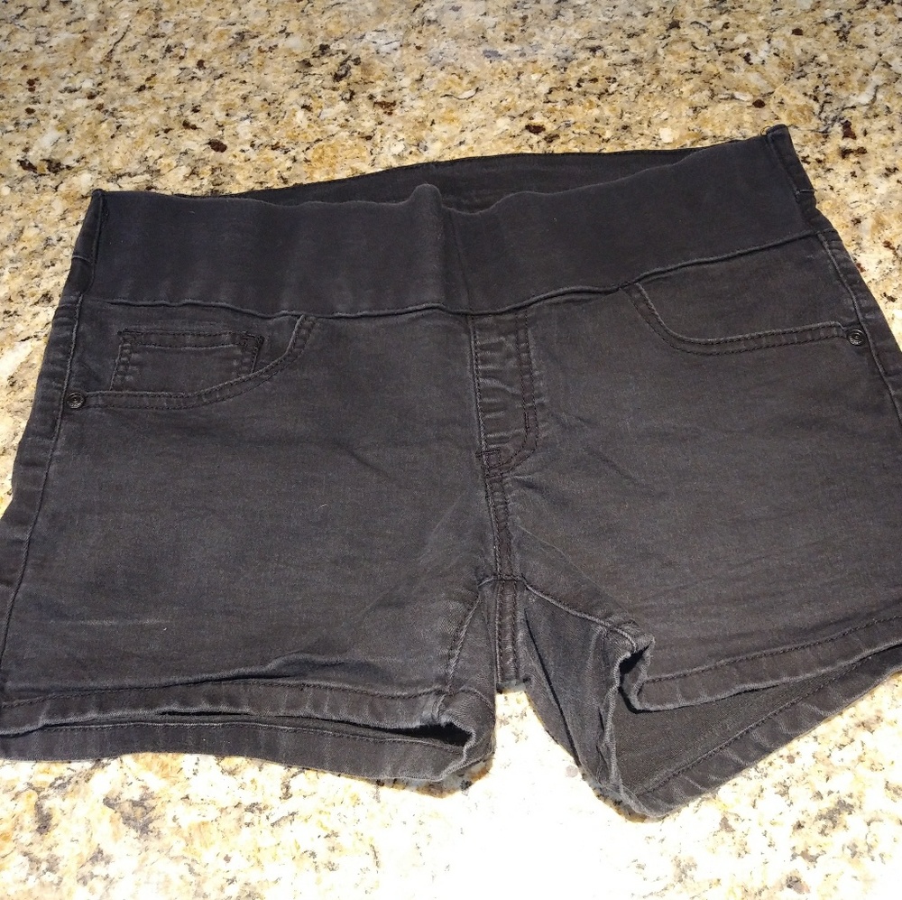 Maternity shorts
